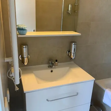 Apartment Cannes Marina Le Surcouf: Mountaintop With Pool And Port View *