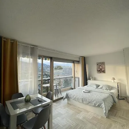 Cannes Marina Le Surcouf: Mountaintop With Pool And Port View