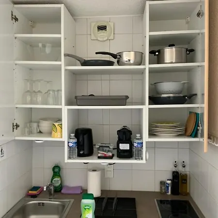 Cannes Marina Le Surcouf - De 28m2 Au 10eme Etage Avec Piscine, Terrasse, Parking, Vue Montagne Et Port : Mandelieu-la Napoule Apartament *